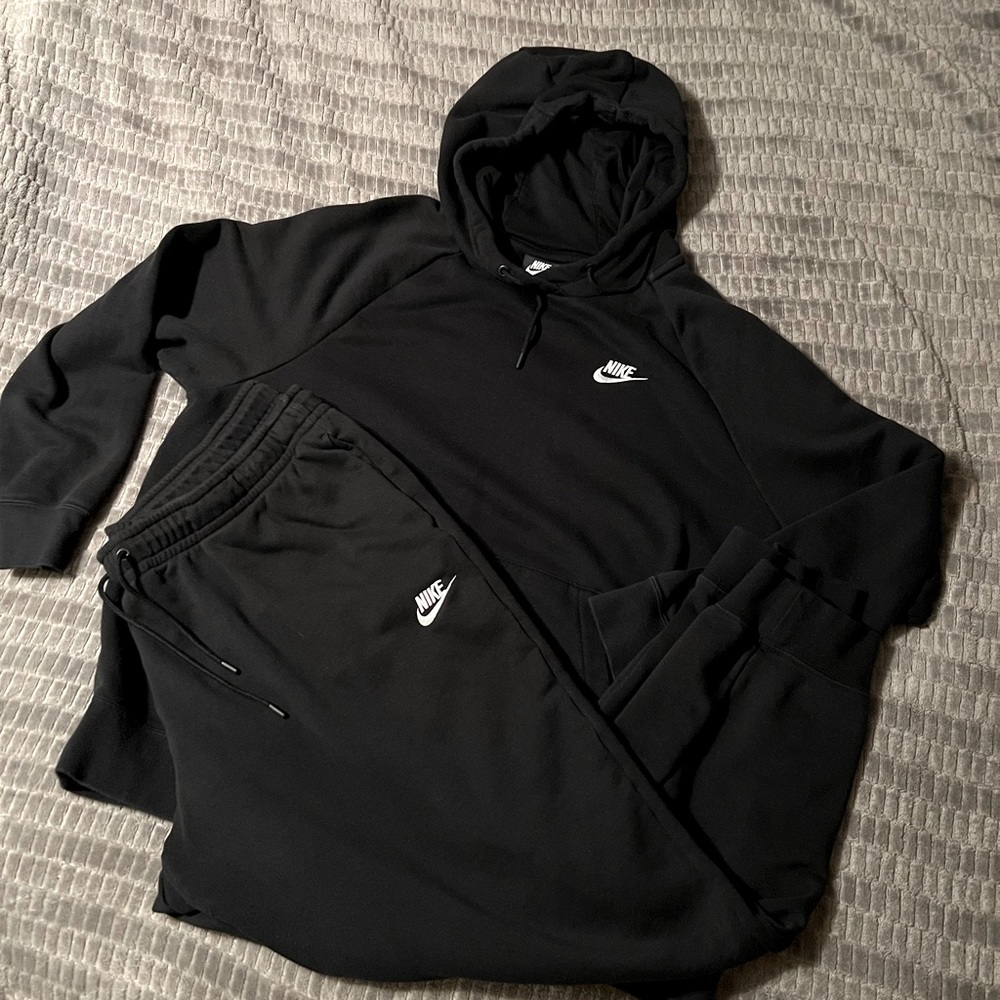 NIKE black sweat suit